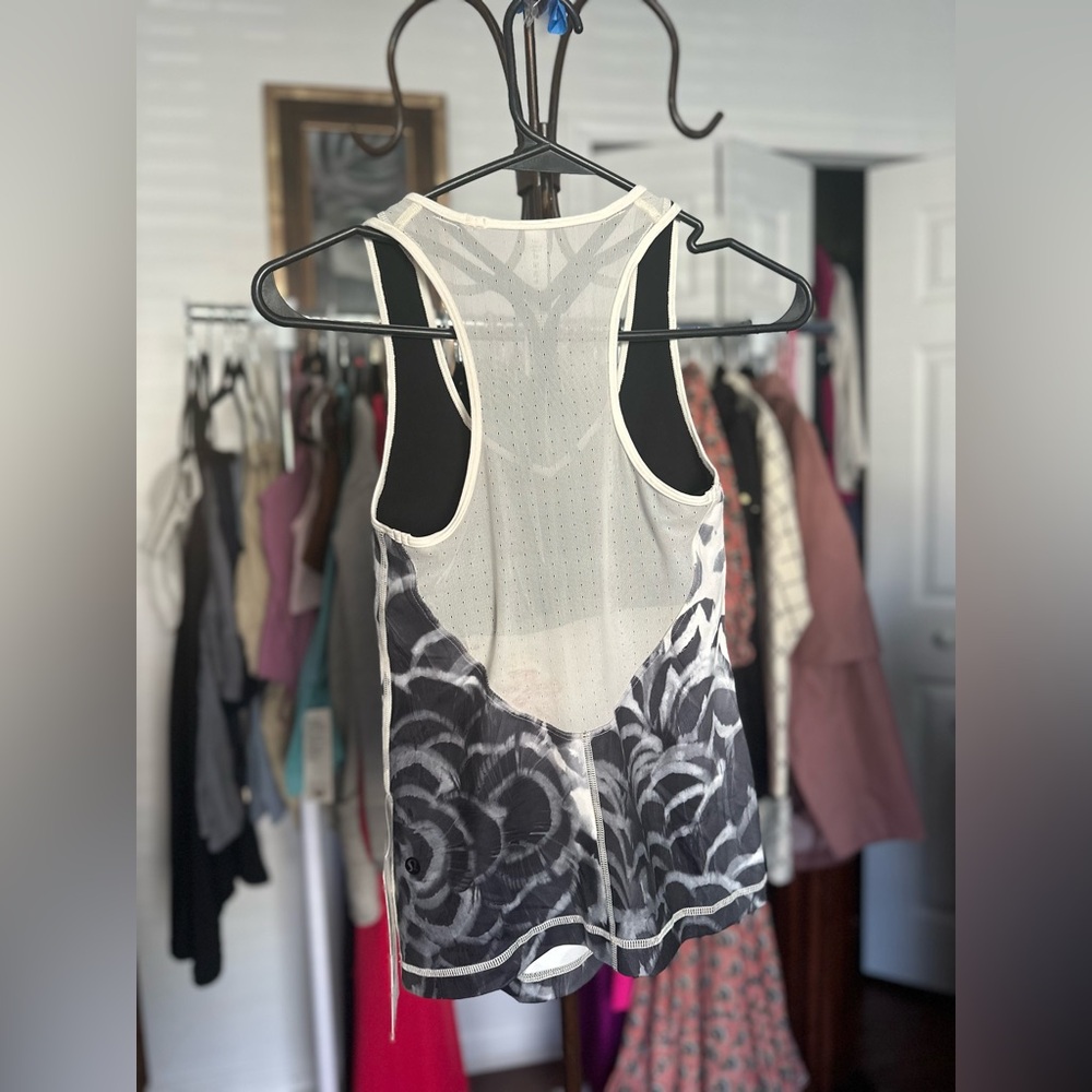 LULULEMON Lululemon Dance To Yoga Tank Pretty Plume Angel Wing Black / Black 4 - Picture 6 of 9